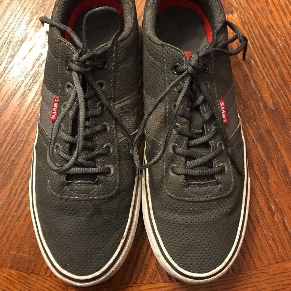 Comfortable Classic Levi’s Grey Lace Up Sneakers!